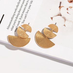 Gold Texture Drop Earring